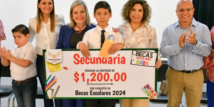 MÁS DE 16 MIL ESTUDIANTES BECADOS EN 3 AÑOS
