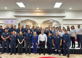 RECONOCE ALCALDESA HEROÍSMO DE BOMBEROS