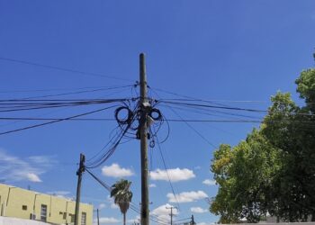 Ahora van contra las compañías “Cableras” para que retiren sus redes que no usan