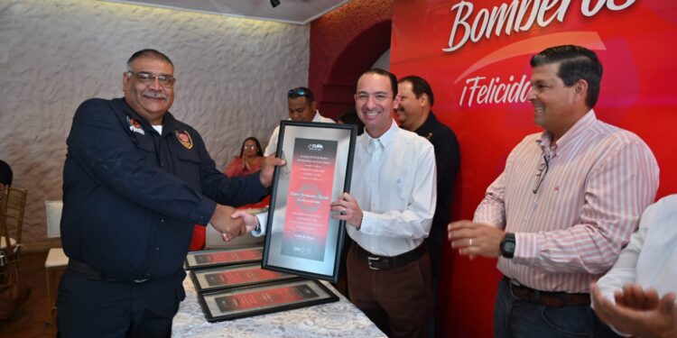 Celebran en Acuña en Dia del Bombero