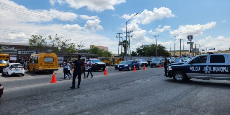 En torno a las escuelas apoya en vialidad y con vigilancia Policía municipal