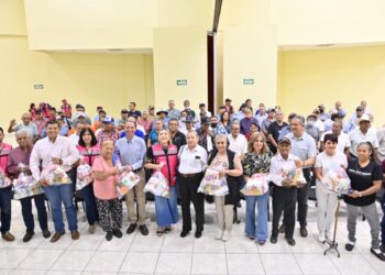 Reconocen el esfuerzo y autonomía de las personas adultas mayores empacadoras