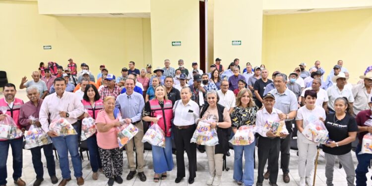 Reconocen el esfuerzo y autonomía de las personas adultas mayores empacadoras