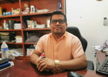 Un uniformado que revisa un celular de un particular puede ser denunciado