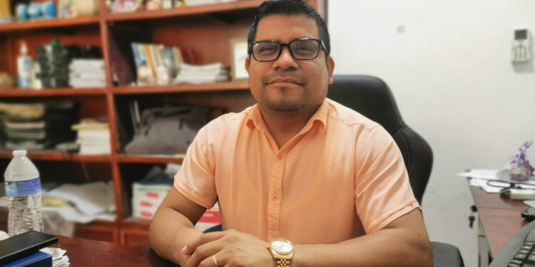 Un uniformado que revisa un celular de un particular puede ser denunciado