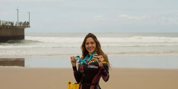 CUMPLE ALEJANDRA ITURBE EL RETO DEL OCEANMAN, EN SUDÁFRICA