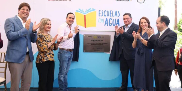 EN CONJUNTO CON ARCA CONTINENTAL Y FUNDACIÓN COCA-COLA, INAUGURA MANOLO PROGRAMA ESCUELAS CON AGUA