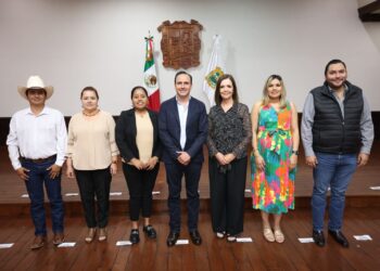 VAMOS A TRABAJAR EN EQUIPO CON  LAS PRÓXIMAS ALCALDESAS Y ALCALDES DE COAHUILA: MANOLO
