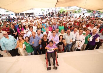INICIA MANOLO ENTREGA DE LA TARJETA DE LA SALUD POPULAR EN COAHUILA