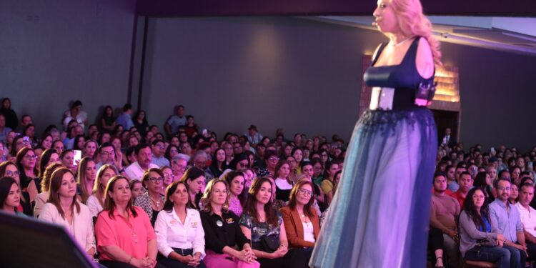 PRESENTA DIF COAHUILA C CONFERENCIA MAGISTRAL “SÍ, ¡ES POSIBLE¡»