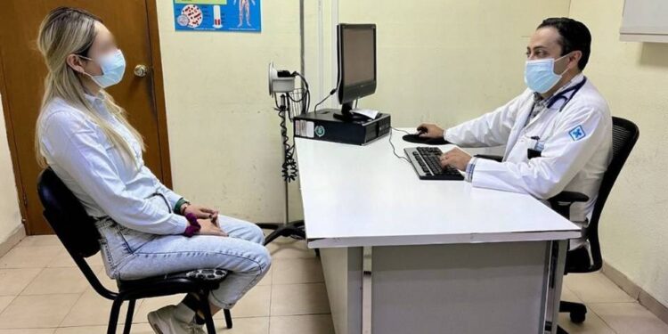 Sugieren uso de cubrebocas en dispensarios médicos al acudir a consulta