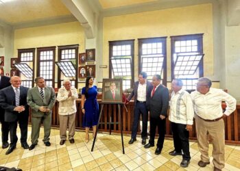 Develan en Ateneo Fuente de la UAdeC la Fotografía del ex Director Marco Antonio Contreras Becerra