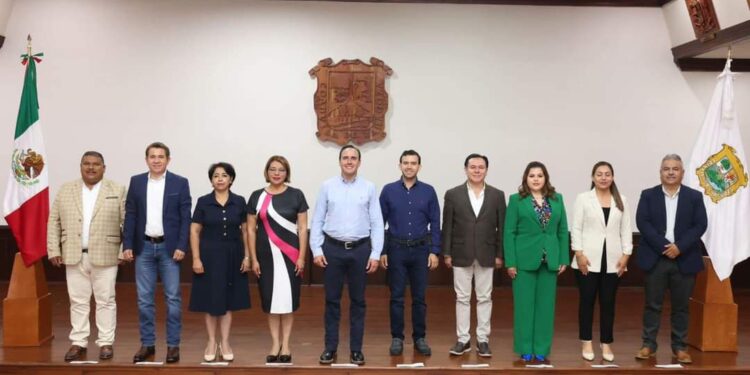 SE REÚNE MANOLO CON ALCALDESAS Y ALCALDES ELECTOS DE LA REGIÓN DESIERTO