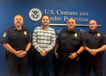 SE REÚNE ALCALDE ELECTO DE PIEDRAS NEGRAS JACOBO RODRÍGUEZ CON EL DIRECTOR DEL PUERTO DE EAGLE PASS (CBP), PETE BEATTIE. INTERCAMBIAN PUNTOS DE VISTA Y SE COMPROMETEN A TRABAJAR EN COLABORACIÓN.