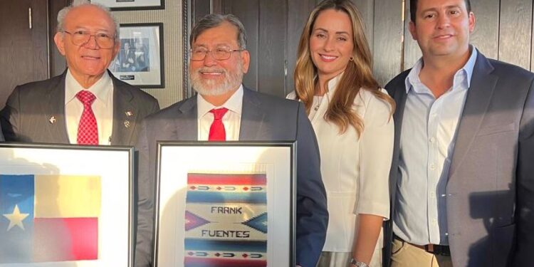 REALIZA JAVIER DÍAZ GIRA DE TRABAJO EN AUSTIN, TEXAS