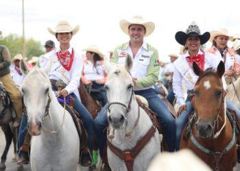 LA CABALGATA DE SABINAS, LA MEJOR DE MÉXICO: MANOLO