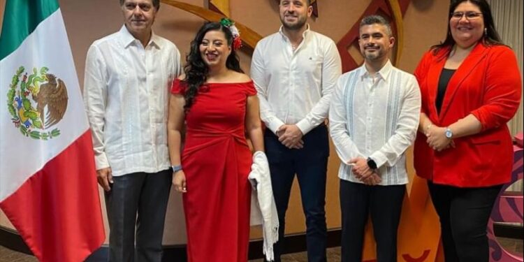 Jacobo Rodríguez, alcalde electo de Piedras Negras asiste a ceremonia del Día de la Independencia de México