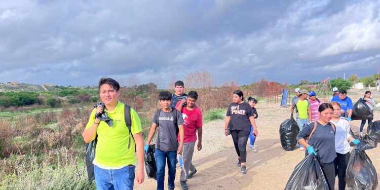 Estudiantes de preparatoria y Autoridades unen esfuerzos en favor del medio ambiete