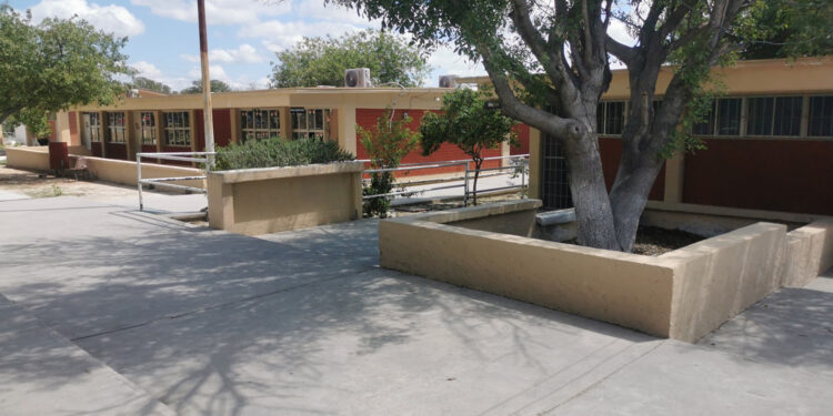 Evalúan a alumnos de secundaria para saber cómo andan en matemáticas y español