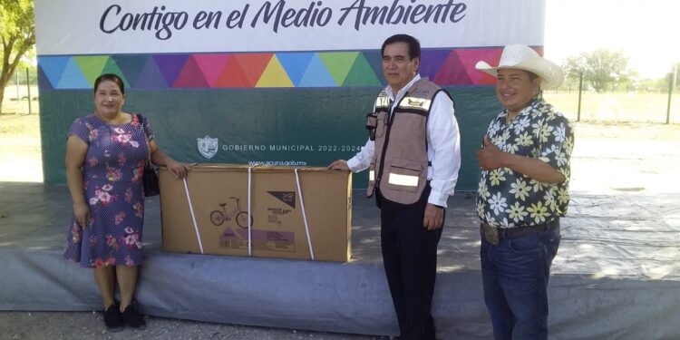 Recolecta Ecología municipal 1 tonelada de botellas de plastico