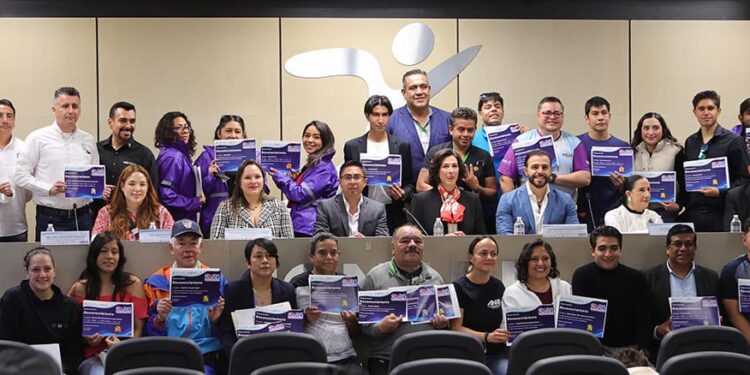 RECIBE LÍNEA VERDE TORREÓN DISTINCIÓN DEL PROGRAMA ‘NADO X MI CORAZÓN’