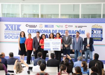 ENTREGAN EL PREMIO ESTATAL DE CONTRALORÍA SOCIAL  Y DEL CONCURSO DE TRANSPARENCIA EN CORTO