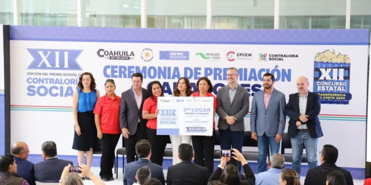 ENTREGAN EL PREMIO ESTATAL DE CONTRALORÍA SOCIAL  Y DEL CONCURSO DE TRANSPARENCIA EN CORTO