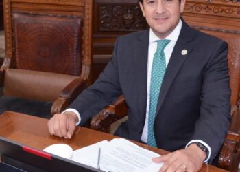 Presenta Guillermo Ruiz iniciativa para mejorar el servicio de transporte para Adultos Mayores