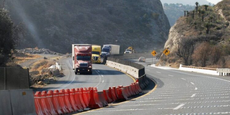 PRESENTA SENADOR  MIGUEL RIQUELME SOLÍS PUNTO DE ACUERDO PARA QUE SE EXHORTE A LA SICT  A LA  DE SH y CP A DESTINAR RECURSOS EXTRAORDIARIOS PARA  “LOS CHORROS”.