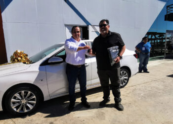 Recibe auto del año ganador del sorteo “Gana cumpliendo con el pago de tu predial”.