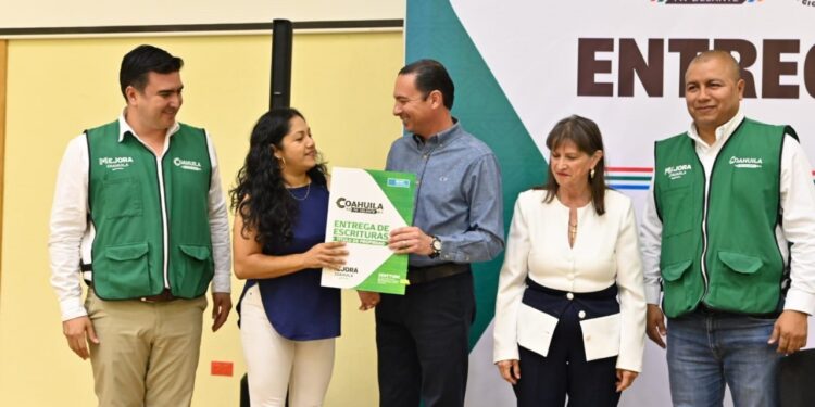 Reciben 233 familias títulos de propiedad gracias al trabajo unido entre Estado y Municipio