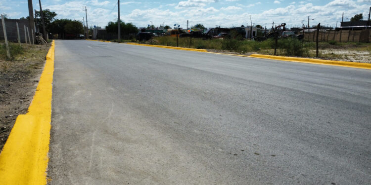 Residentes de la colonia Obrera reciben pavimentación asfáltica