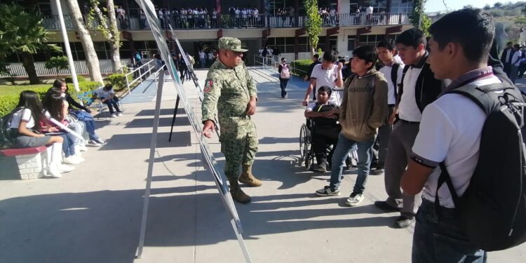 SEDENA muestra a alumnos de media superior su quehacer cotidiano