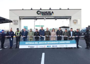 INAUGURA MANOLO  PRIMER ARCO DE SEGURIDAD CARRETERO EN COAHUILA