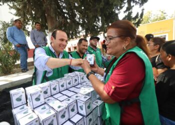 ENTREGAN EN PARRAS 3 MIL REGADERAS ECOLÓGICAS