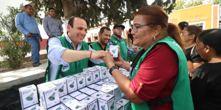 ENTREGAN EN PARRAS 3 MIL REGADERAS ECOLÓGICAS