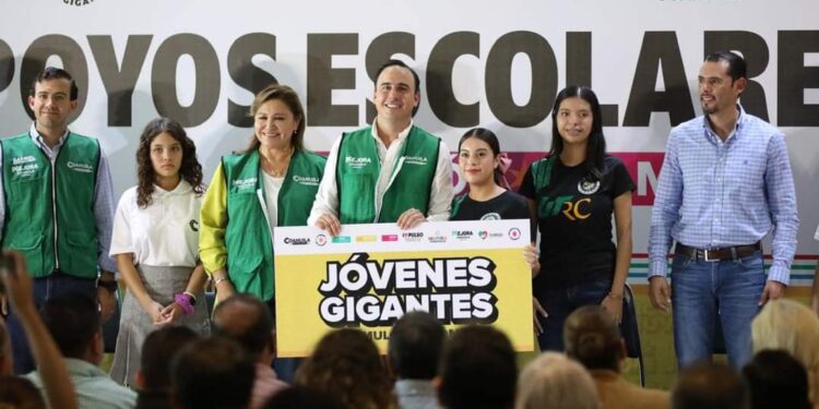 ENTREGAMOS EN ESTE 2024 MÁS DE 200 MDP EN APOYOS ESCOLARES: MANOLO