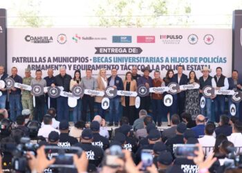 ENTREGAN PATRULLAS, ARMAS Y BECAS PARA FORTALECER SEGURIDAD EN COAHUILA