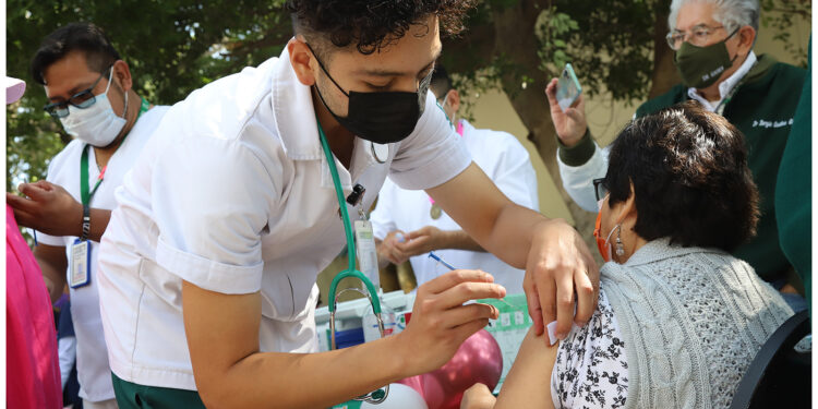 IMSS llama a acudir a la Unidad de Medicina Familiar en caso de presentar síntomas de Neumonía y no automedicarse