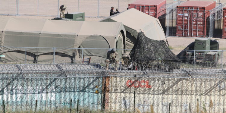 Celebra Zar de la Frontera de EU medidas para contener la migración en EP