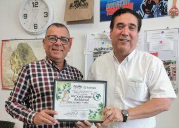 Entregan reconocimiento ambiental a Jorge Luis Ríos Flores