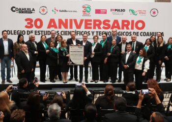 CELEBRA MANOLO 30 AÑOS DEL CECYTE COAHUILA