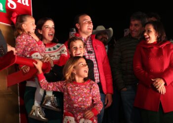 ENCIENDEN MANOLO Y PAOLA VILLAMAGIA COAHUILA 2024