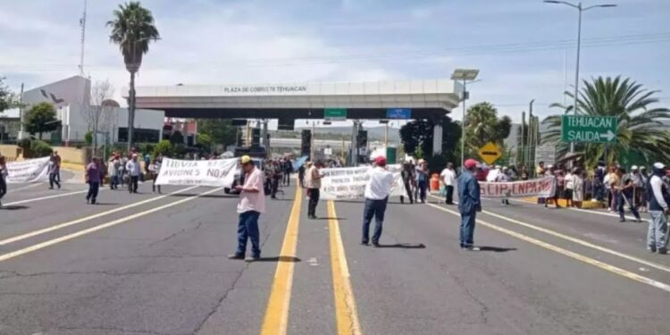 Se las pasan por….