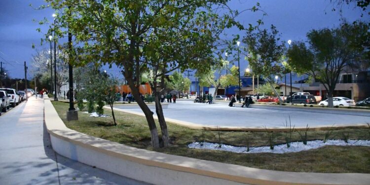 ALCALDESA ENTREGA TOTALMENTE RENOVADA LA PLAZA DE LA 28 DE JUNIO