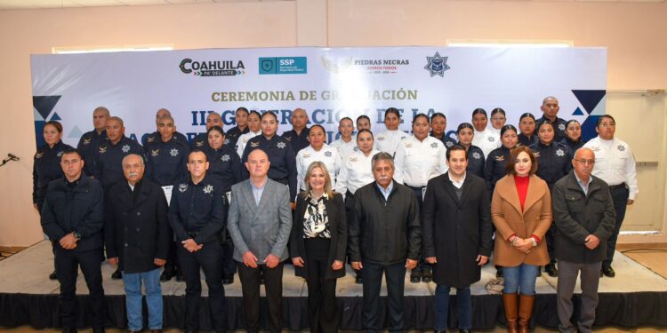 Gradúan 30 elementos de la academia de Policía Municipal