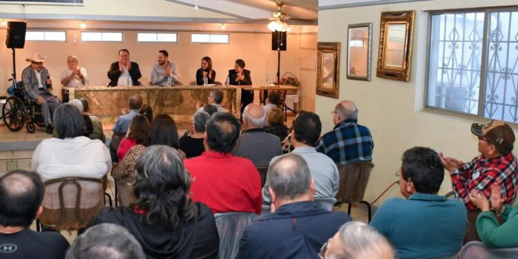 Reunión Productiva: Jacobo Rodríguez Dialoga con Maestros Jubilados y Pensionados