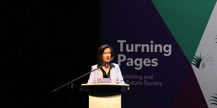 El libro es el antídoto para el “brain rot”: Melissa Fleming