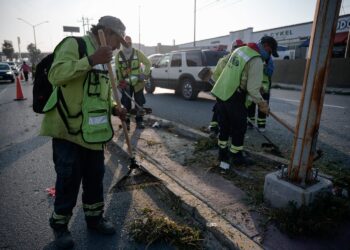 Supervisa Javier Díaz cuadrillas de bacheo y limpieza