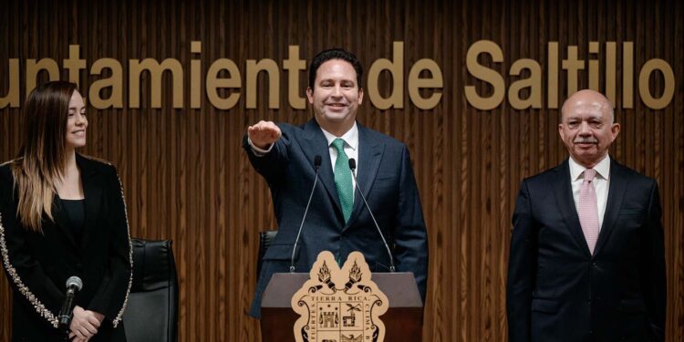 Rinde protesta Javier Díaz González como alcalde de Saltillo